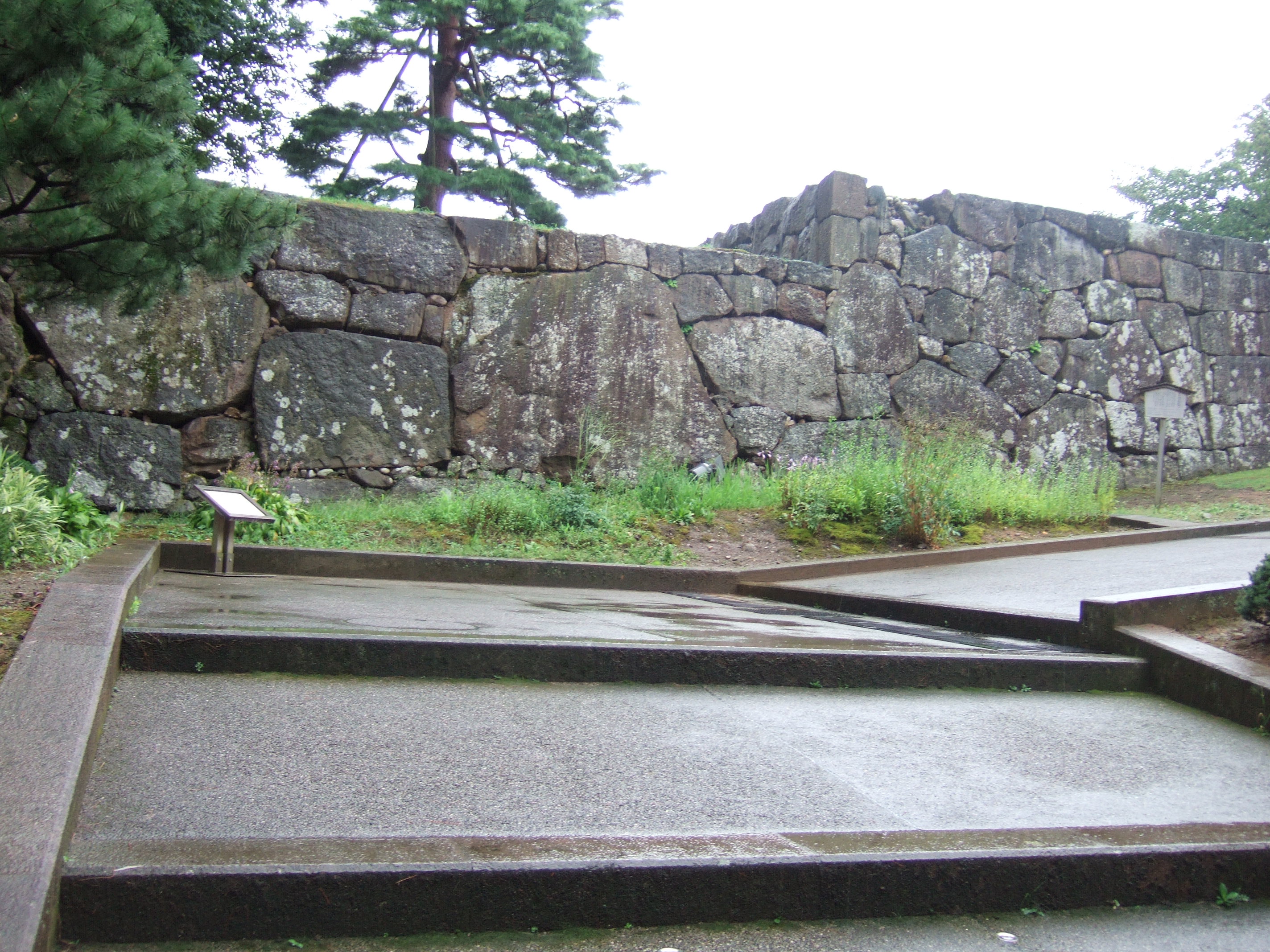 大手門（尾坂門）