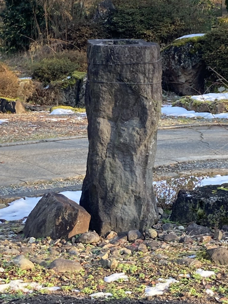 首洗い石鉢 血染めの桜